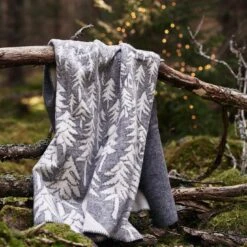 Klippan Yllefabrik House In The Forest Wollen Deken 8 Klippan Yllefabrik House In The Forest Wollen Deken -Home Textielwinkel 17523 01 04 f85d3ba659