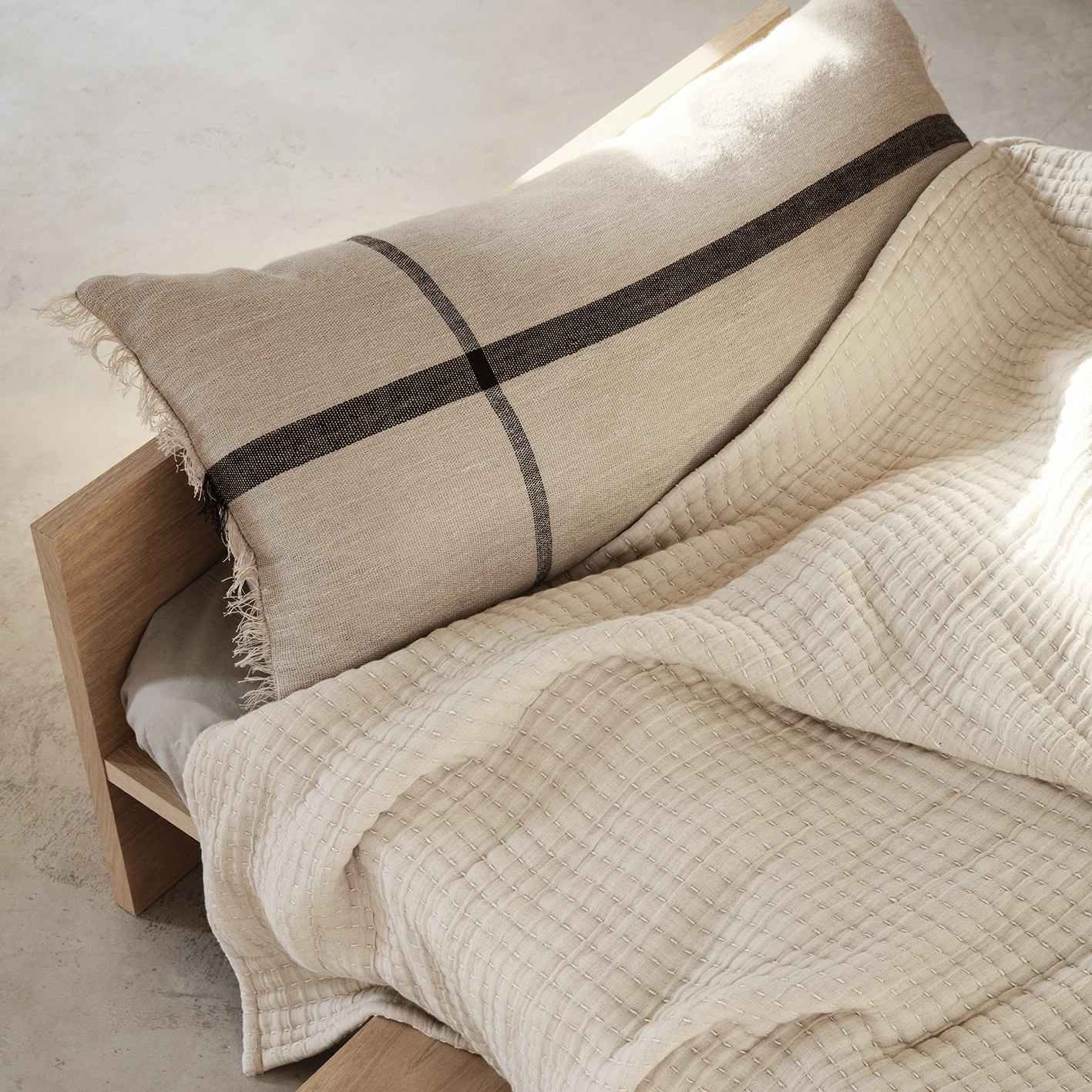 Ferm LIVING Calm Kudde Camel-black 2 Ferm LIVING Calm Kudde Camel-black - Afbeelding 2