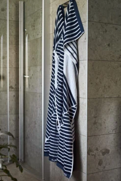 Stripes Badhanddoek 70 X 140 Cm 17 Stripes Badhanddoek 70 X 140 Cm -Home Textielwinkel 502411 01 11 EnvironmentImage 2 2388f2c6b8