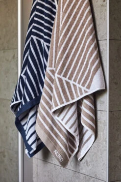 Stripes Badhanddoek 70 X 140 Cm 19 Stripes Badhanddoek 70 X 140 Cm -Home Textielwinkel 502411 01 13 EnvironmentImage 2 05d5c13307