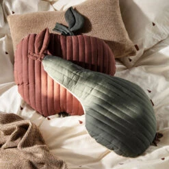 Ferm LIVING Apple Kussen 45x49 Cm 9 Ferm LIVING Apple Kussen 45x49 Cm -Home Textielwinkel 502779 01 5 EnvironmentImage a6a21a5fbf