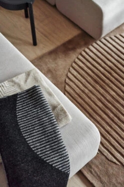 Circles Wollen Plaid 130x185 Cm 12 Circles Wollen Plaid 130x185 Cm -Home Textielwinkel 504262 01 30 EnvironmentImage f3662219cc