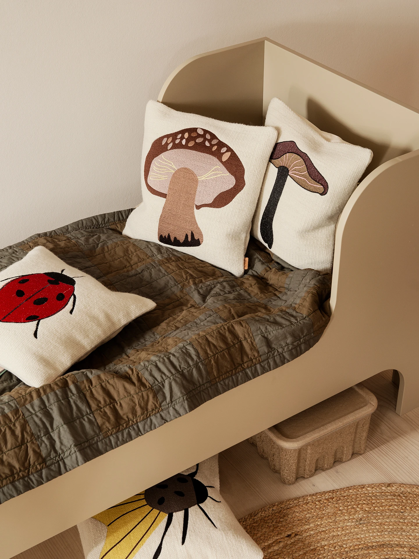 Ferm LIVING Forest Geborduurd Kussen 40x40 Cm 2 Ferm LIVING Forest Geborduurd Kussen 40x40 Cm - Afbeelding 2