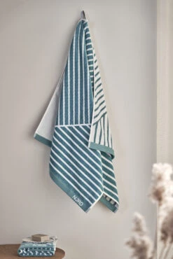 Stripes Handdoek 70x140 Cm Special Edition 2022 -Home Textielwinkel 510974 01 6 EnvironmentImage 9d2957c582