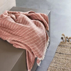 House Doctor Alice Stripe Plaid 140x200 Cm 6 House Doctor Alice Stripe Plaid 140x200 Cm -Home Textielwinkel 571926 01 10 EnvironmentImage 8f16cc354e