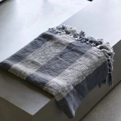 House Doctor Ponra Plaid 130x180 Cm 5 House Doctor Ponra Plaid 130x180 Cm -Home Textielwinkel 571930 01 10 EnvironmentImage 81a95ccc5f