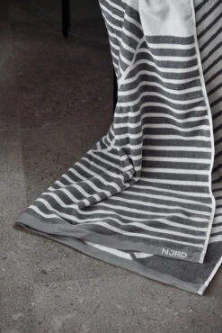 Stripes Badhanddoek 100x150 Cm 11 Stripes Badhanddoek 100x150 Cm -Home Textielwinkel 572485 01 42 EnvironmentImage e88ad3e0ad