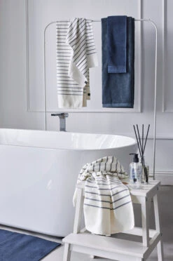 Habit Handdoek Indigo -Home Textielwinkel 574891 01 5 EnvironmentImage bdca586e6f