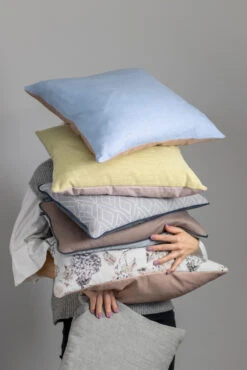 Mette Ditmer Hydrangea Kussen 40x60 Cm 6 Mette Ditmer Hydrangea Kussen 40x60 Cm -Home Textielwinkel 578746 01 40 EnvironmentImage 1c10b5242b